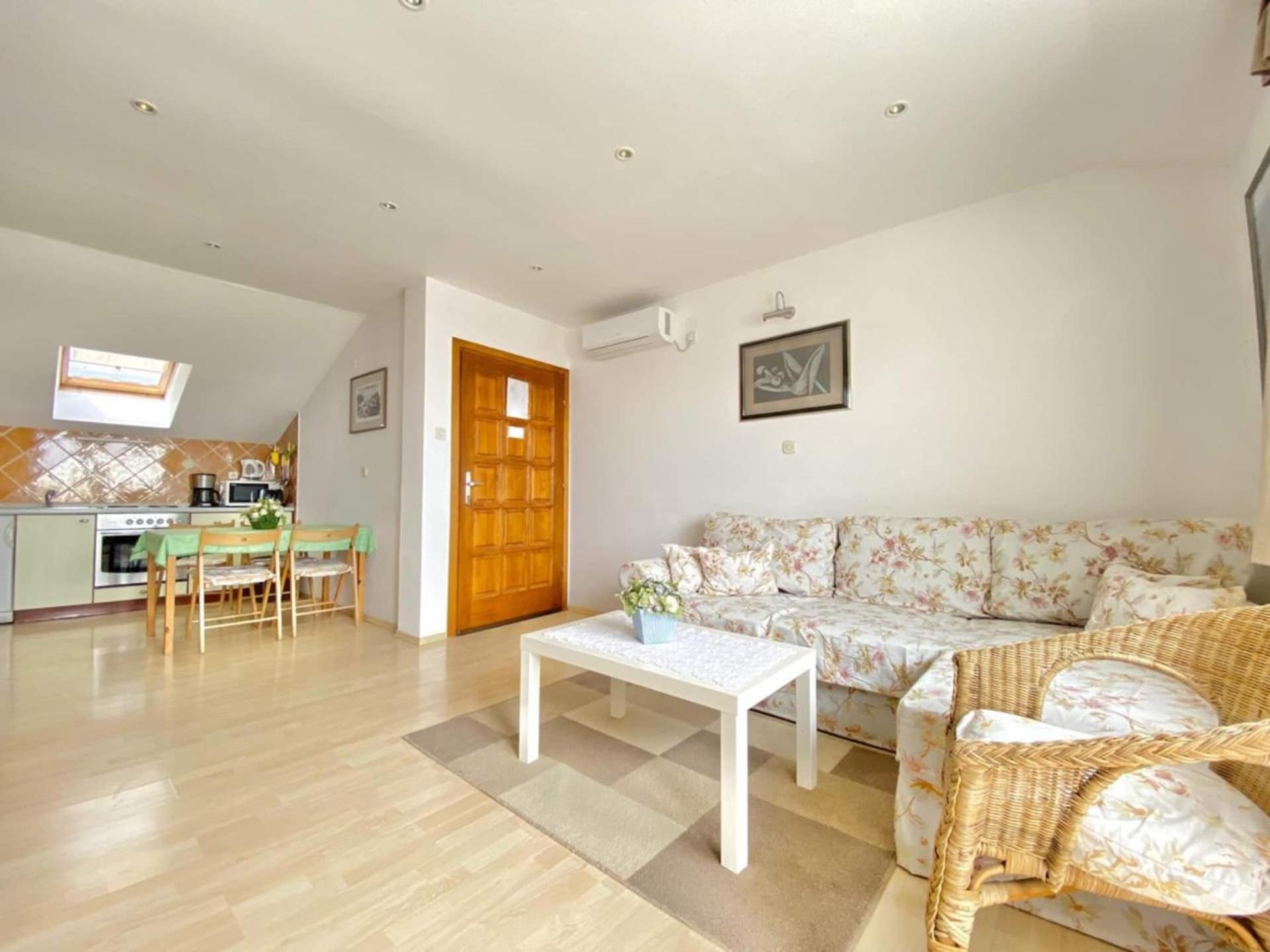 Family Apartments Viva Close To The Beach Krk Town Bagian luar foto