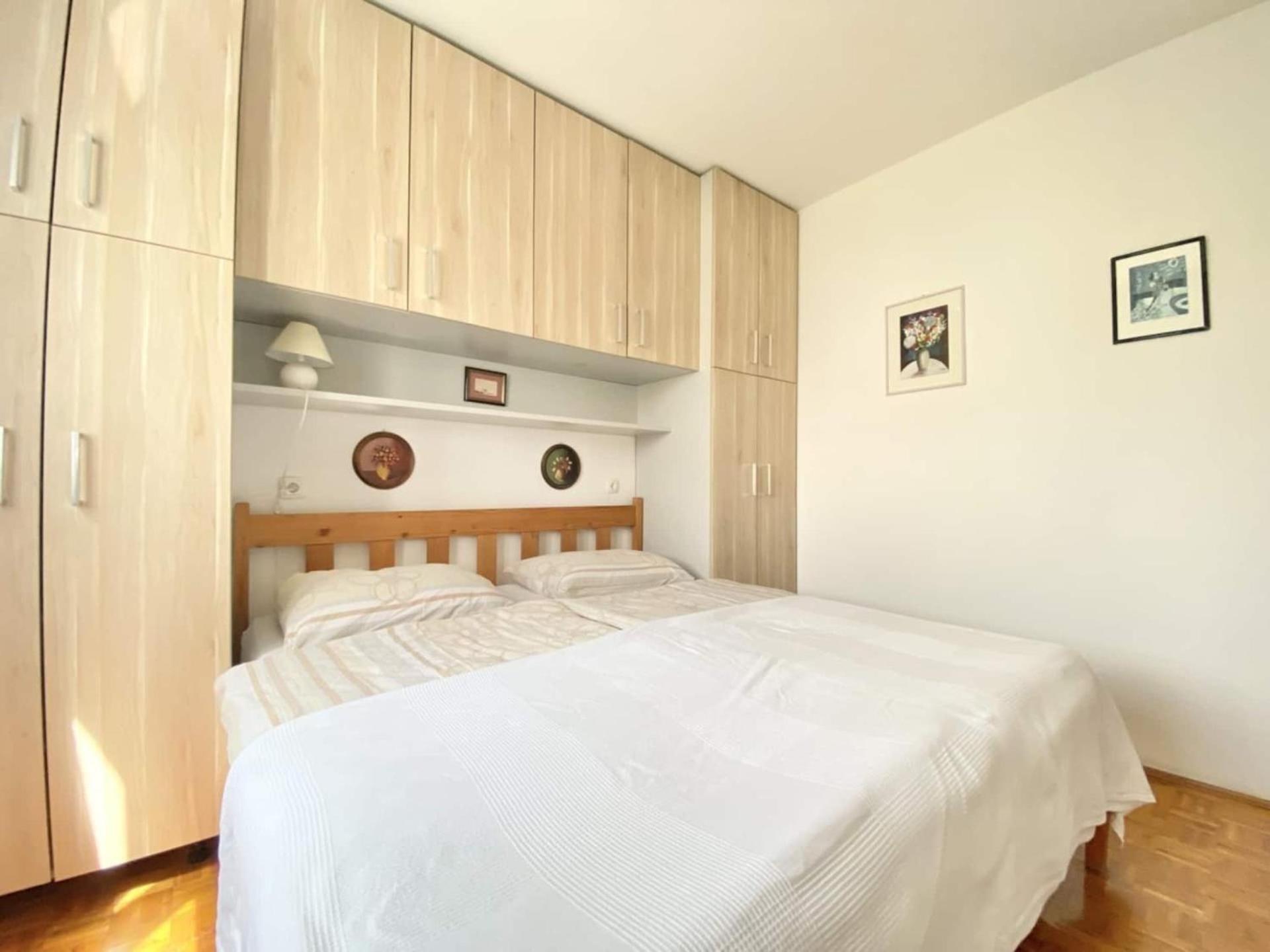 Family Apartments Viva Close To The Beach Krk Town Bagian luar foto