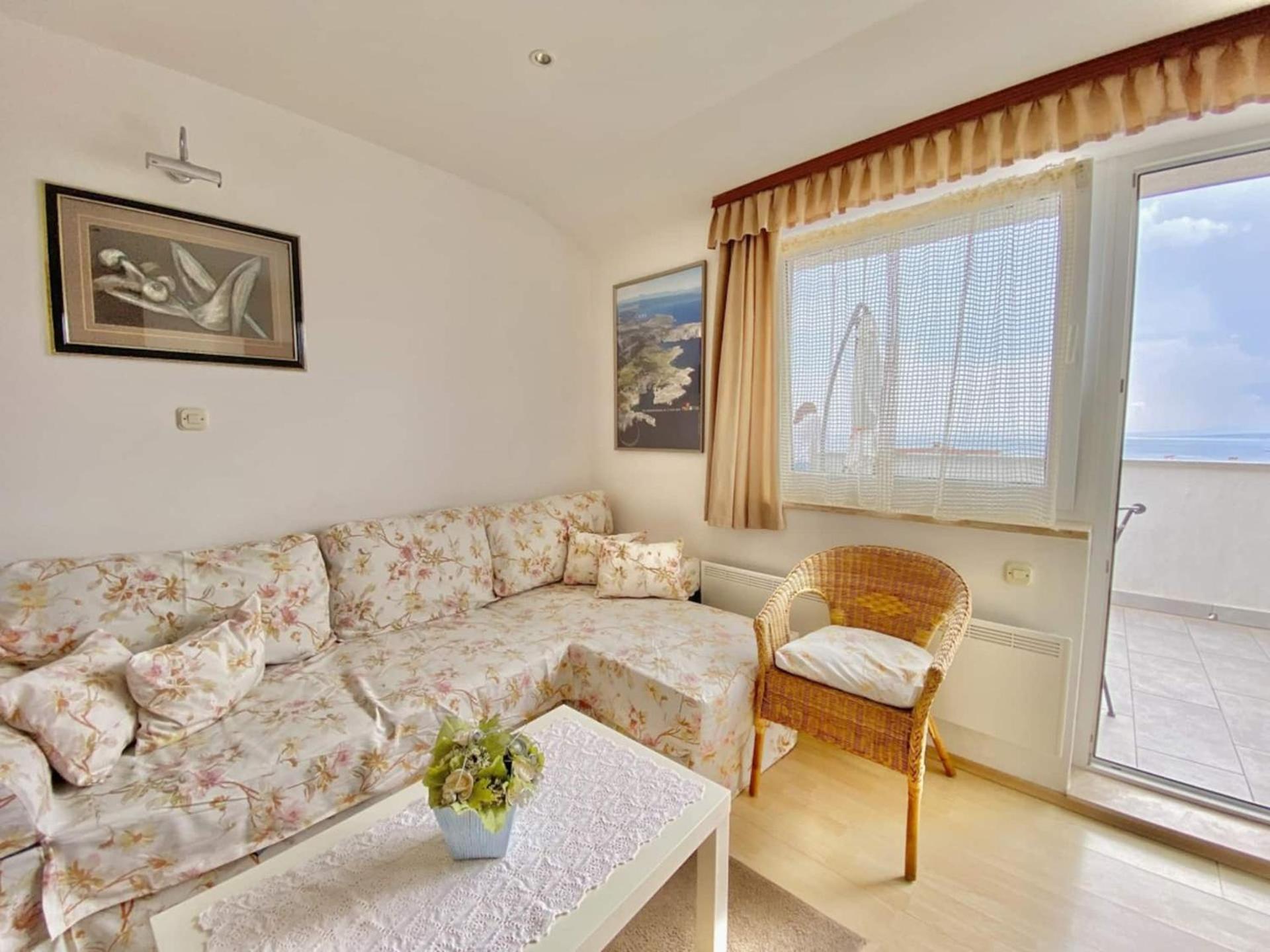 Family Apartments Viva Close To The Beach Krk Town Bagian luar foto