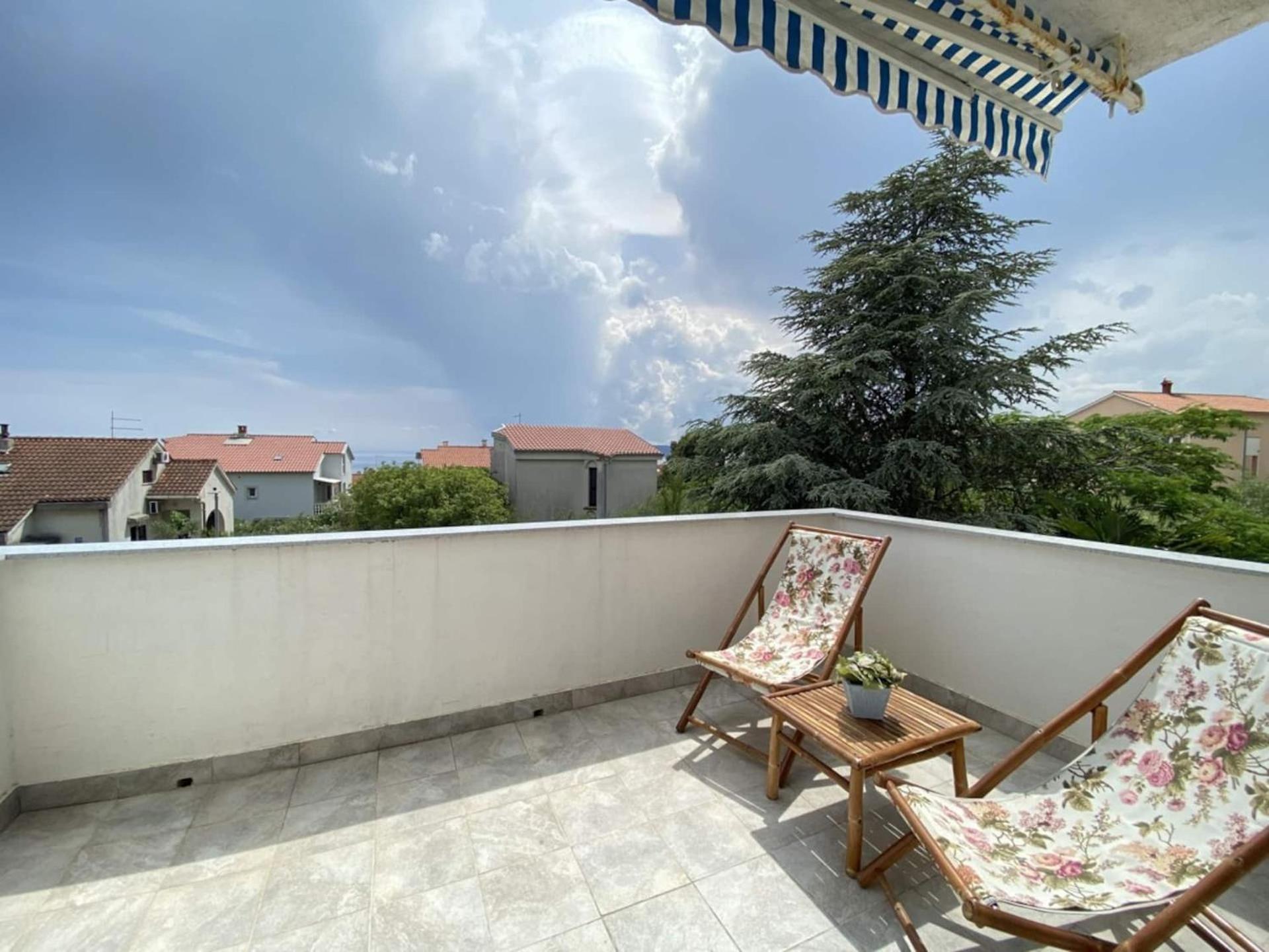 Family Apartments Viva Close To The Beach Krk Town Bagian luar foto