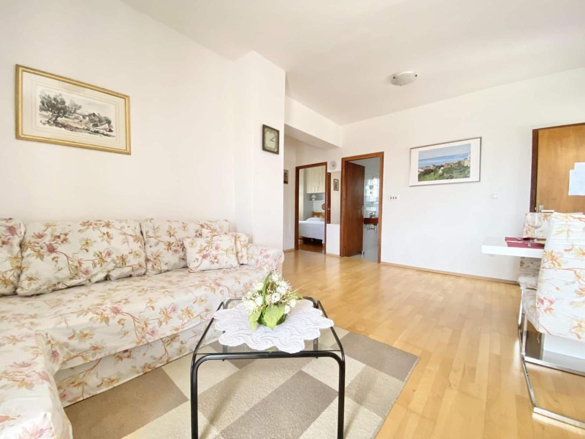Family Apartments Viva Close To The Beach Krk Town Bagian luar foto