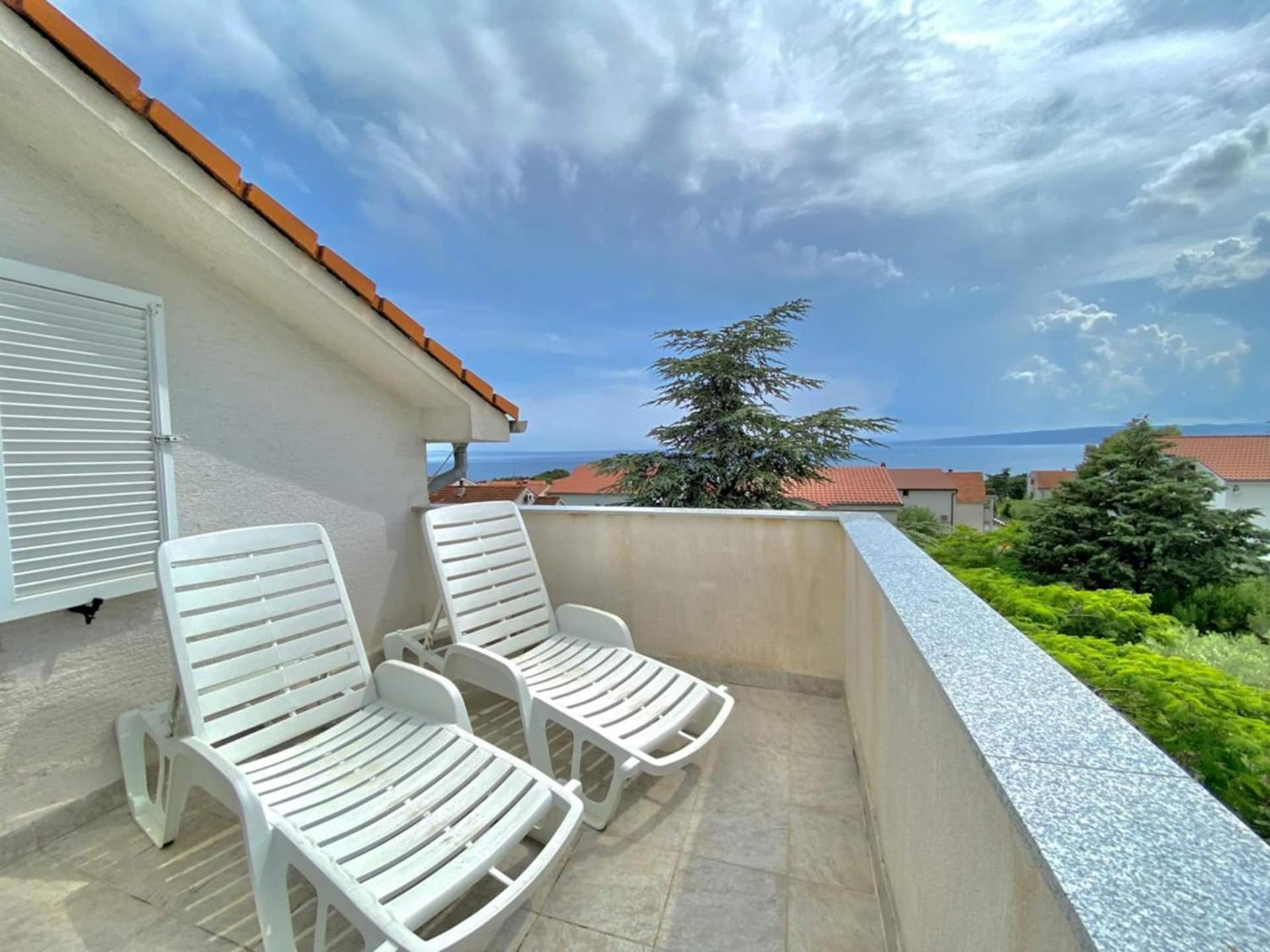 Family Apartments Viva Close To The Beach Krk Town Bagian luar foto