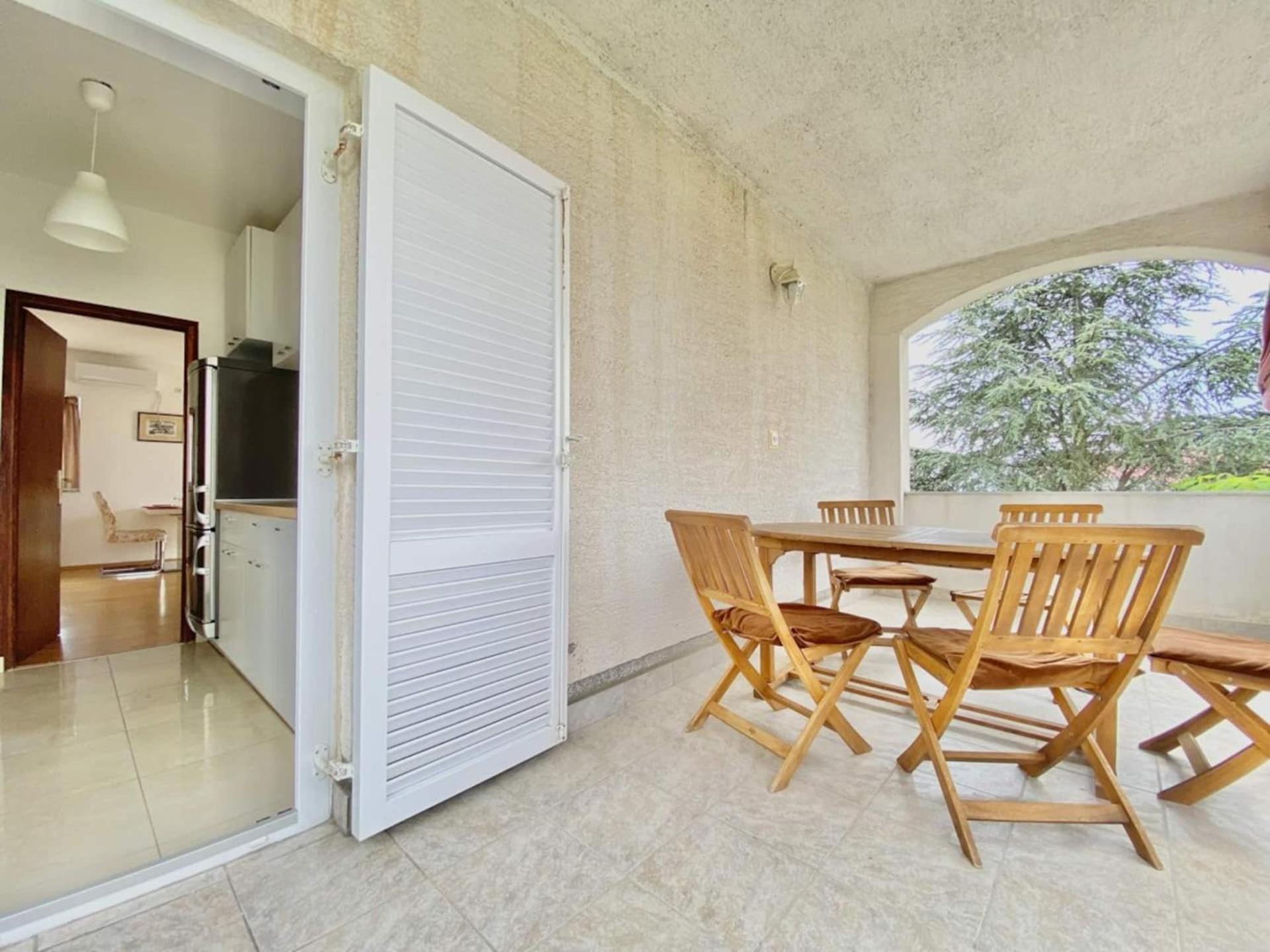 Family Apartments Viva Close To The Beach Krk Town Bagian luar foto
