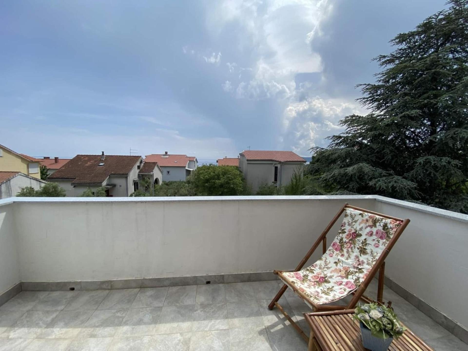 Family Apartments Viva Close To The Beach Krk Town Bagian luar foto