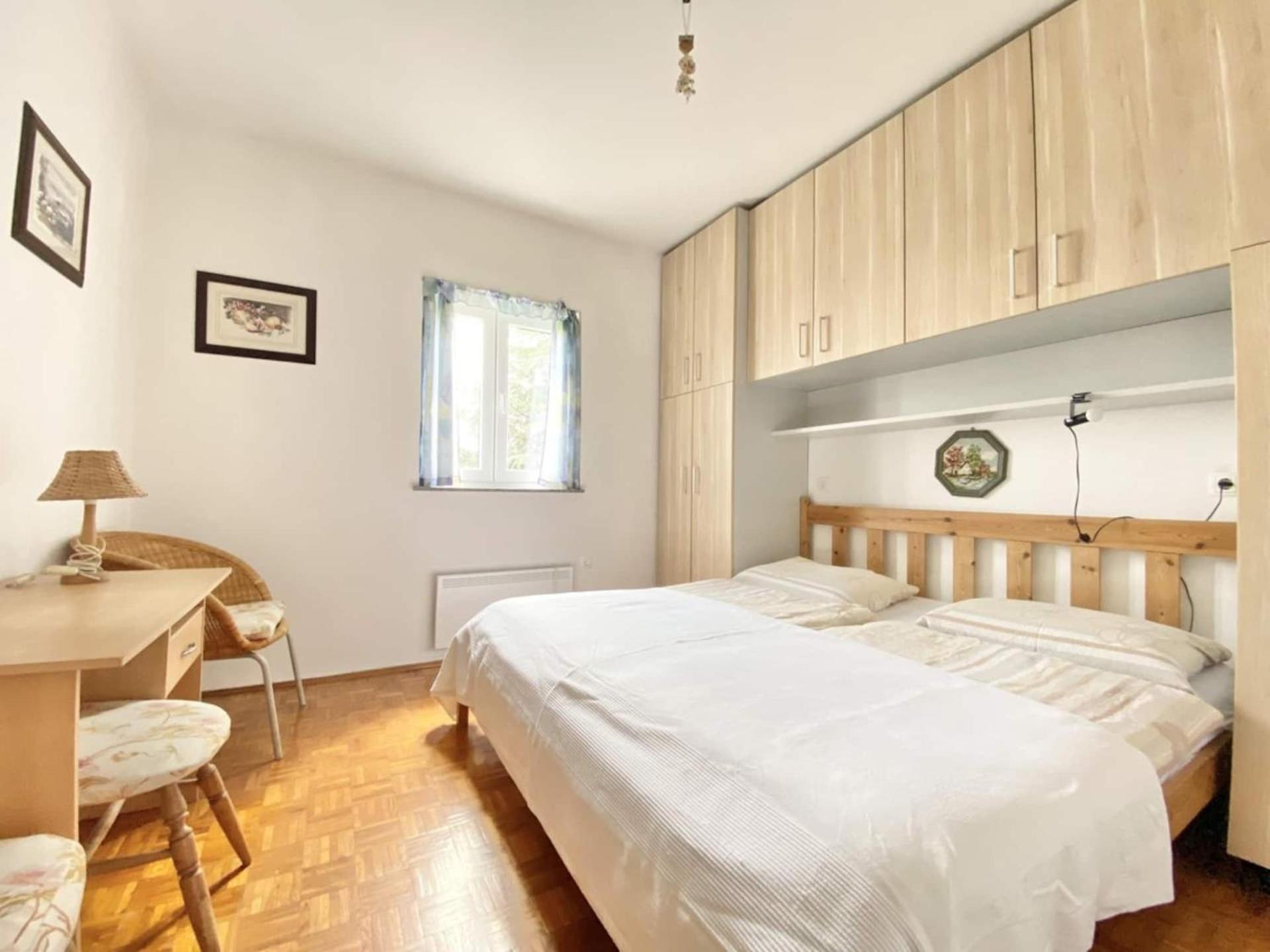 Family Apartments Viva Close To The Beach Krk Town Bagian luar foto